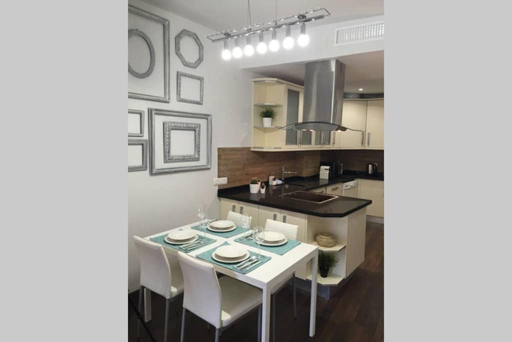 New!!! Luxury City Center & Private Terrace Málaga Eksteriør billede